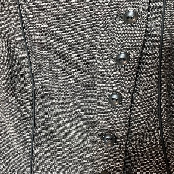 H&M Women’s 100% Linen Blazer Button Front  2 Front Pockets Finely Detailed - Picture 3 of 6